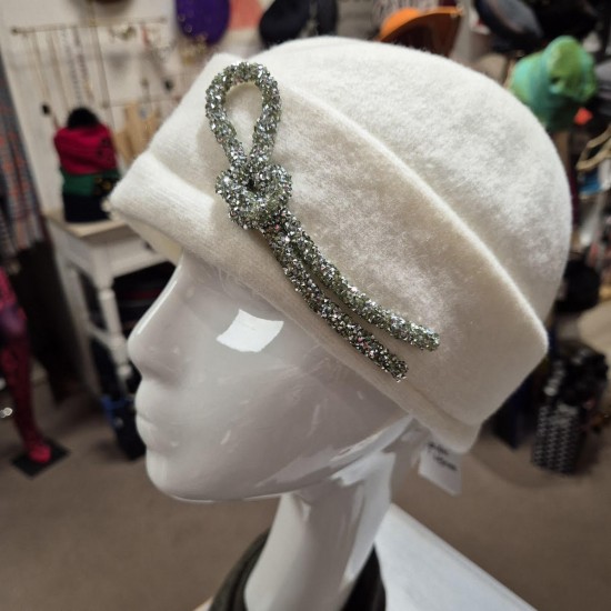 Elegant Beanie by Ariane...